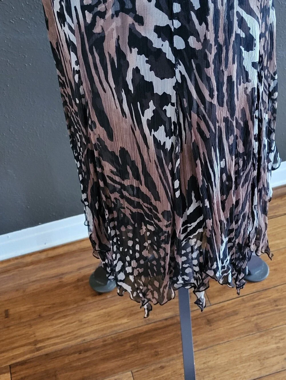 Tadashi Shoji 90s Size 10 Silk Chiffon Animal Print Strapless Dress Size 10 - Picture 4 of 9